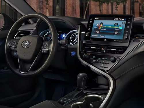 Interior del Toyota Camry Hybrid 2024
