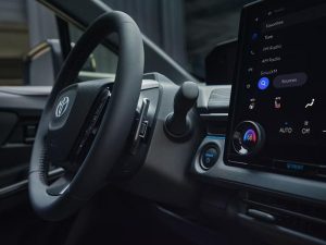 Consola central y volante del Toyota C-HR 2026.