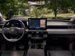Interior y salpicadero del Toyota RAV4.