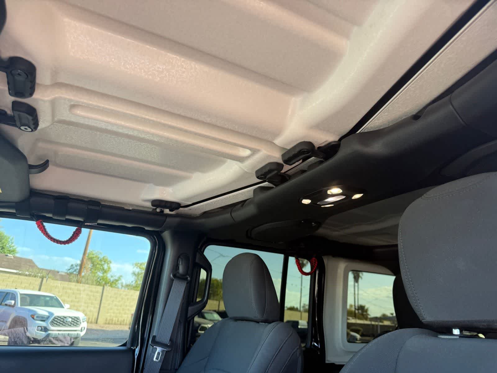 Jeep Wrangler High Tide 2023