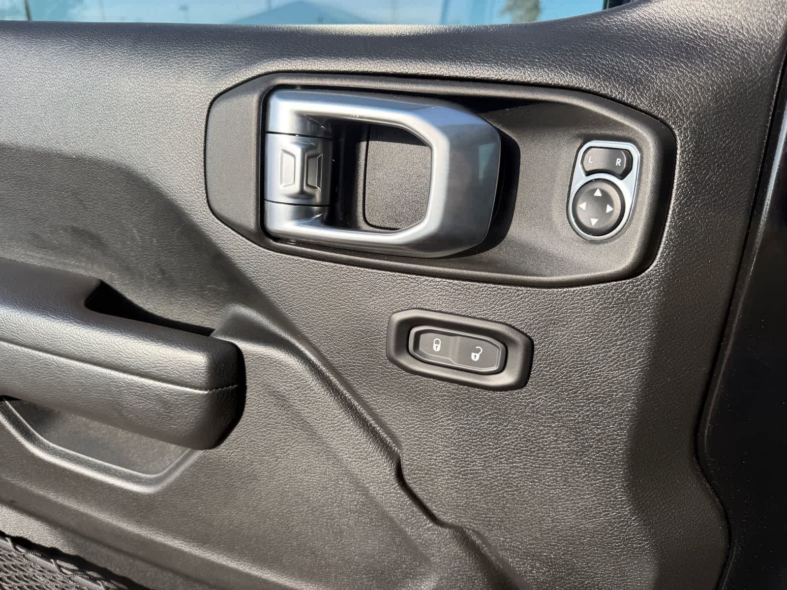 Jeep Wrangler High Tide 2023