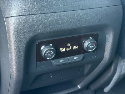Chevrolet Traverse LT con tracción delantera de 2026
