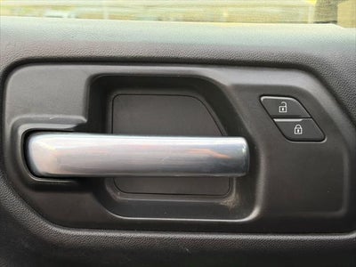 GMC Sierra 1500 4x4 de 2020, cabina doble, 147"
