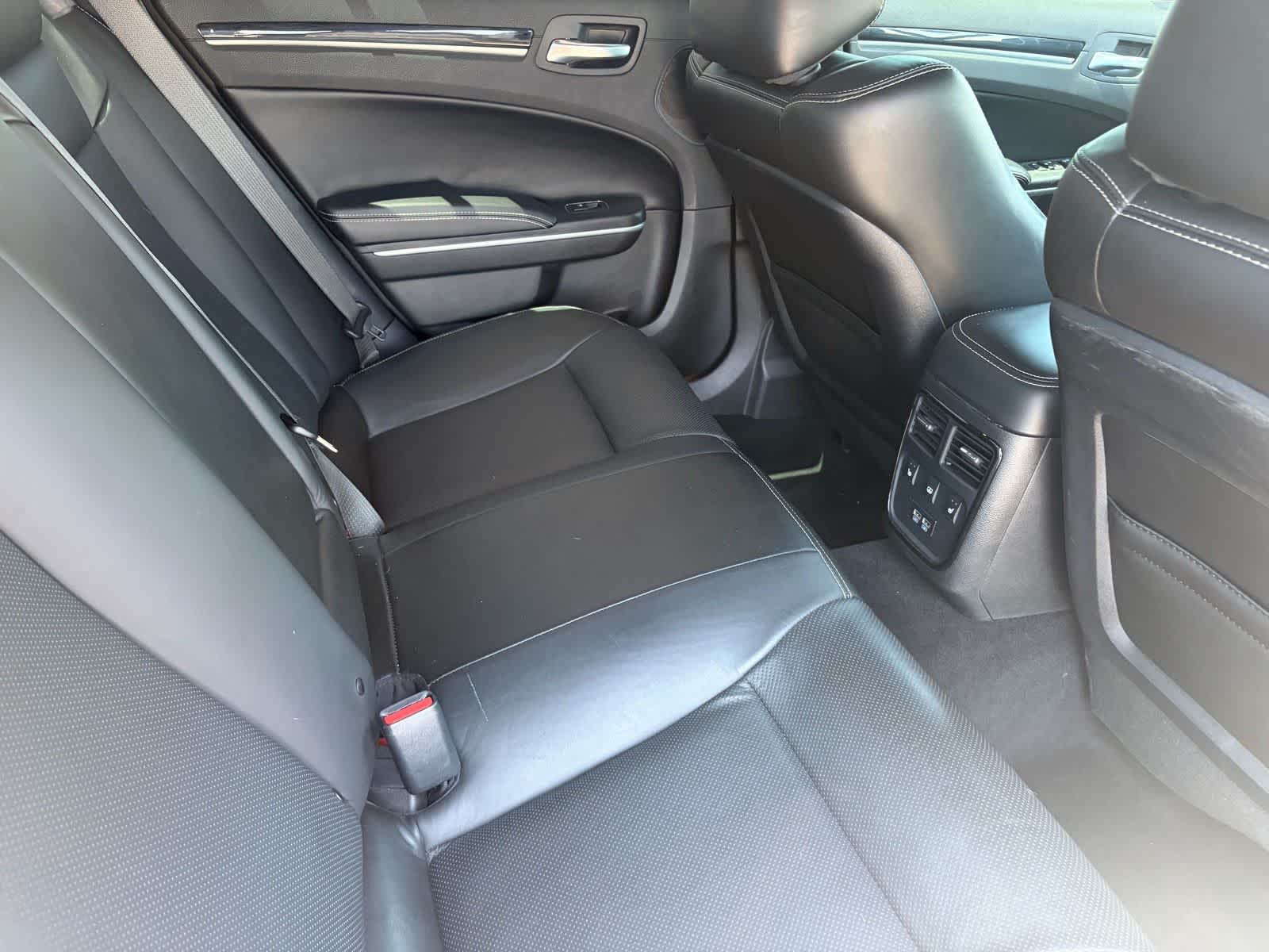 Chrysler 300 y 300S 2021