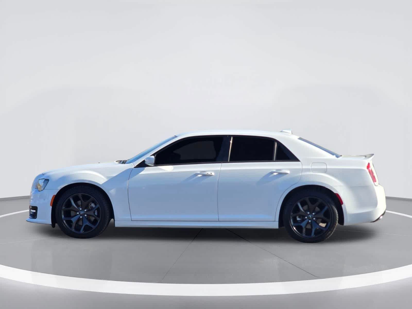 Chrysler 300 y 300S 2021