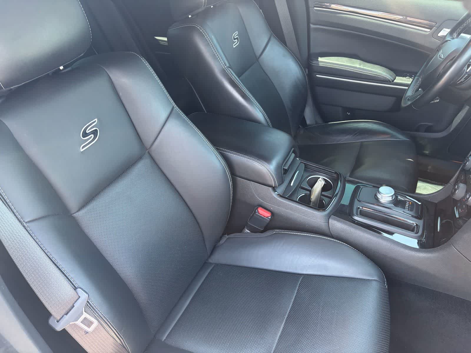 Chrysler 300 y 300S 2021