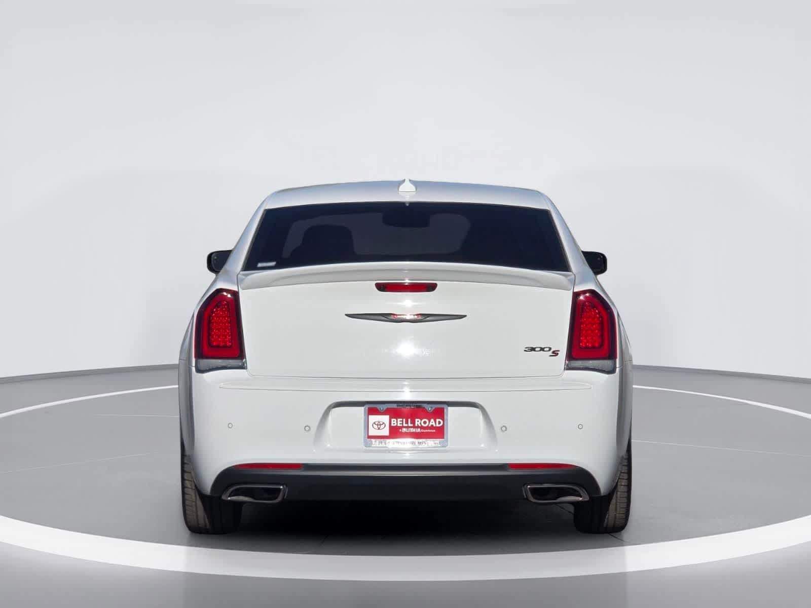 Chrysler 300 y 300S 2021
