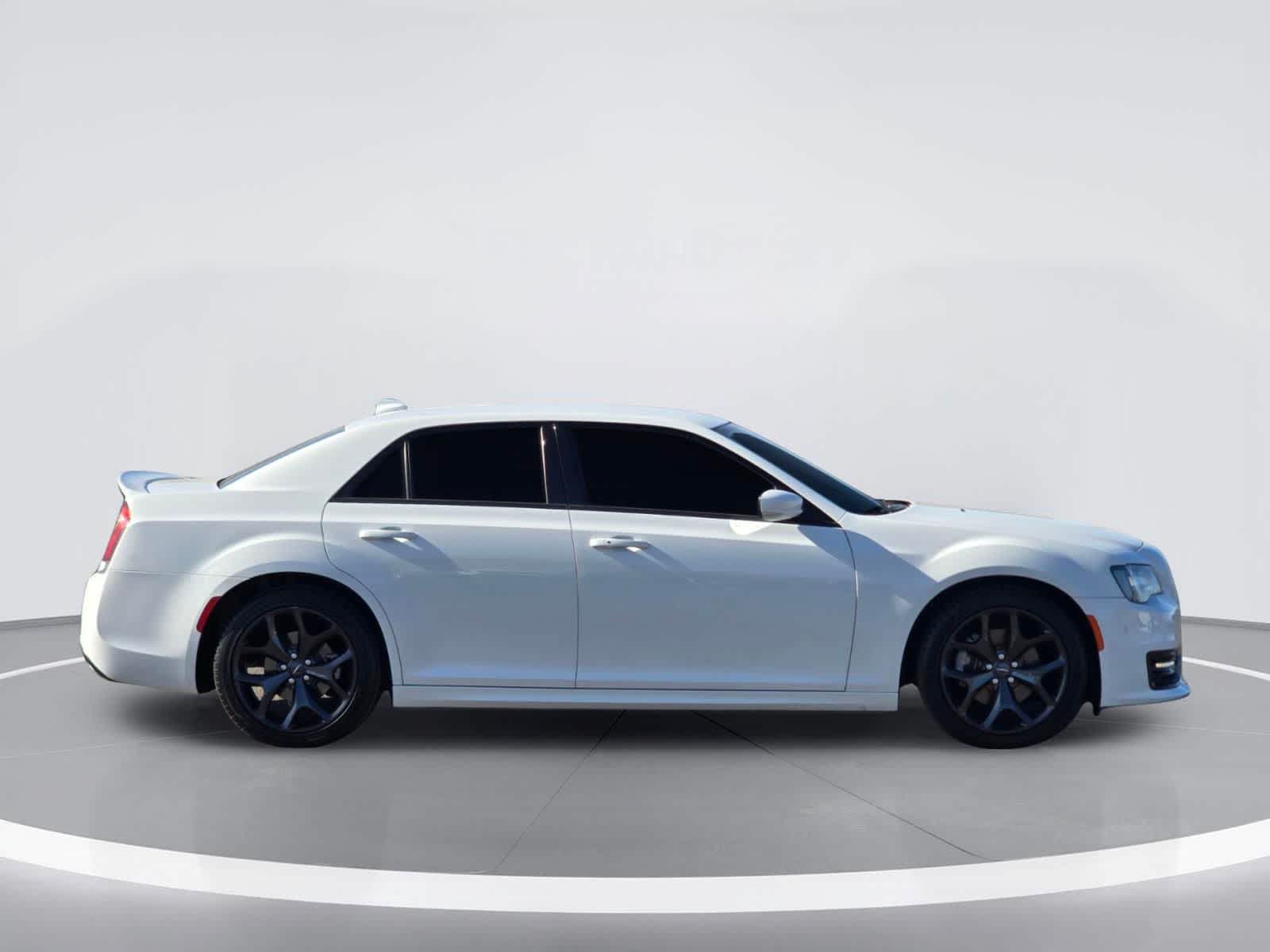 Chrysler 300 y 300S 2021