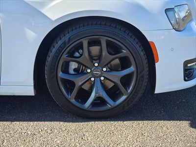 Chrysler 300 y 300S 2021
