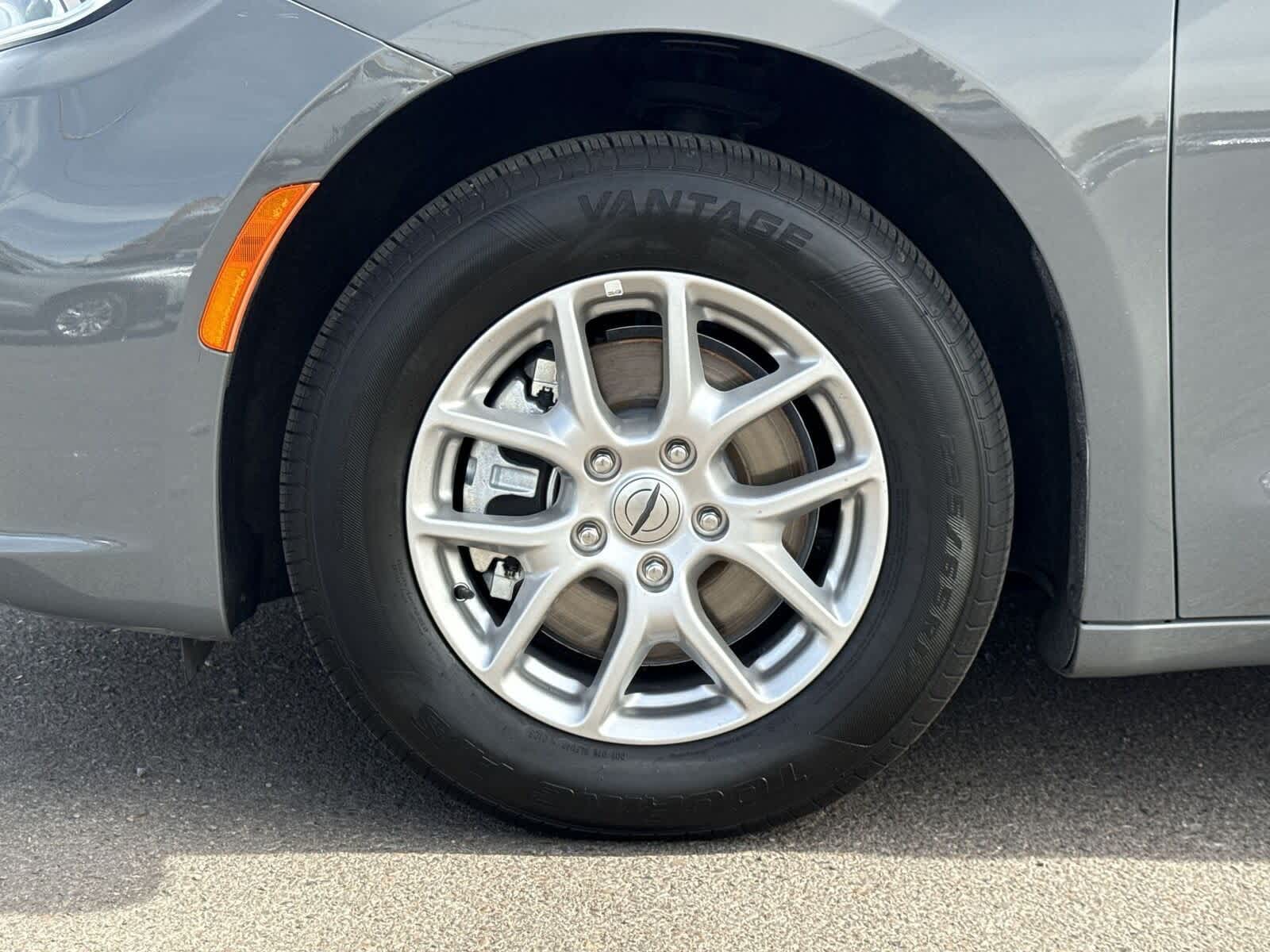 Chrysler Pacifica Select 2025