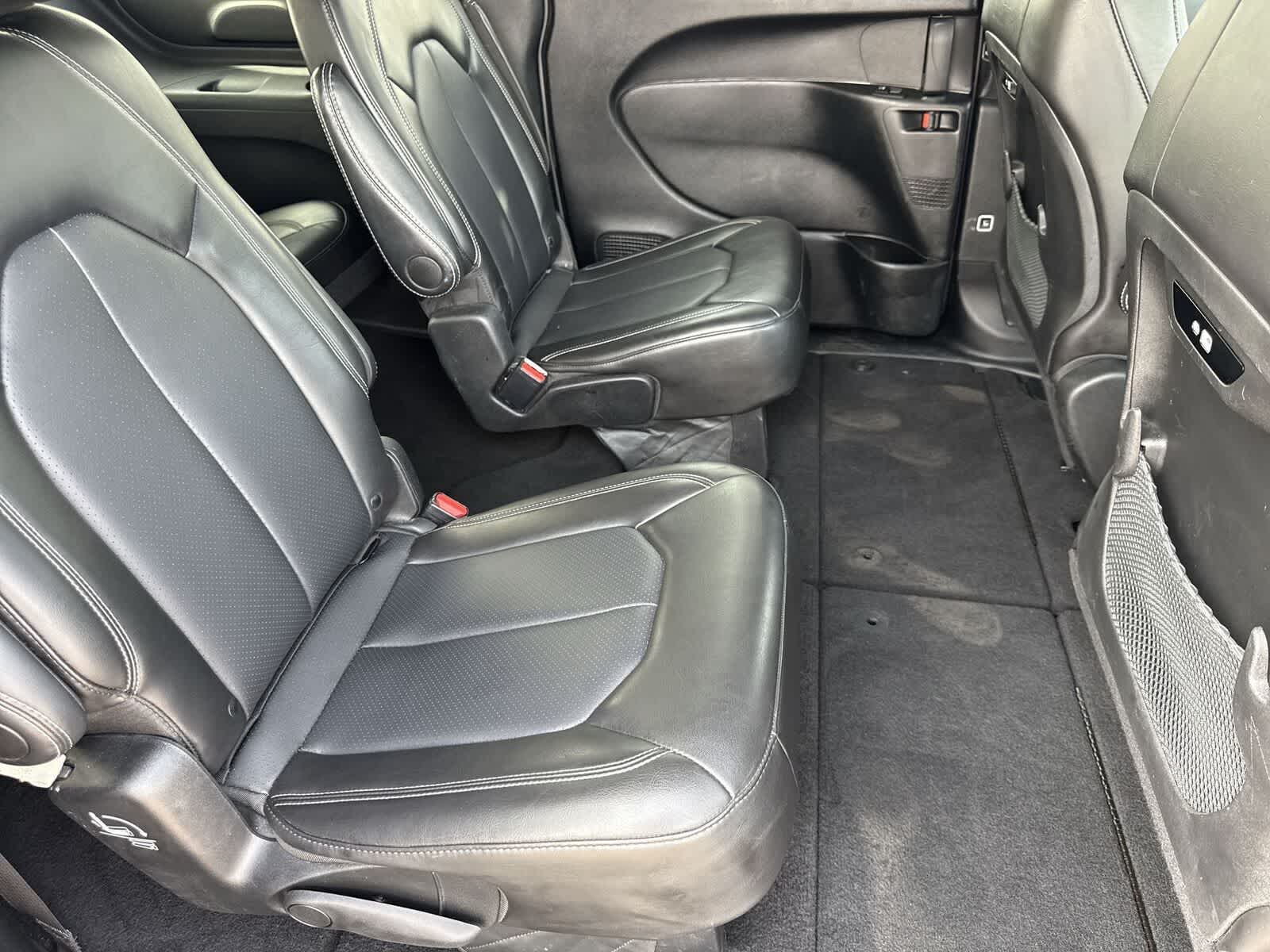 Chrysler Pacifica Select 2025