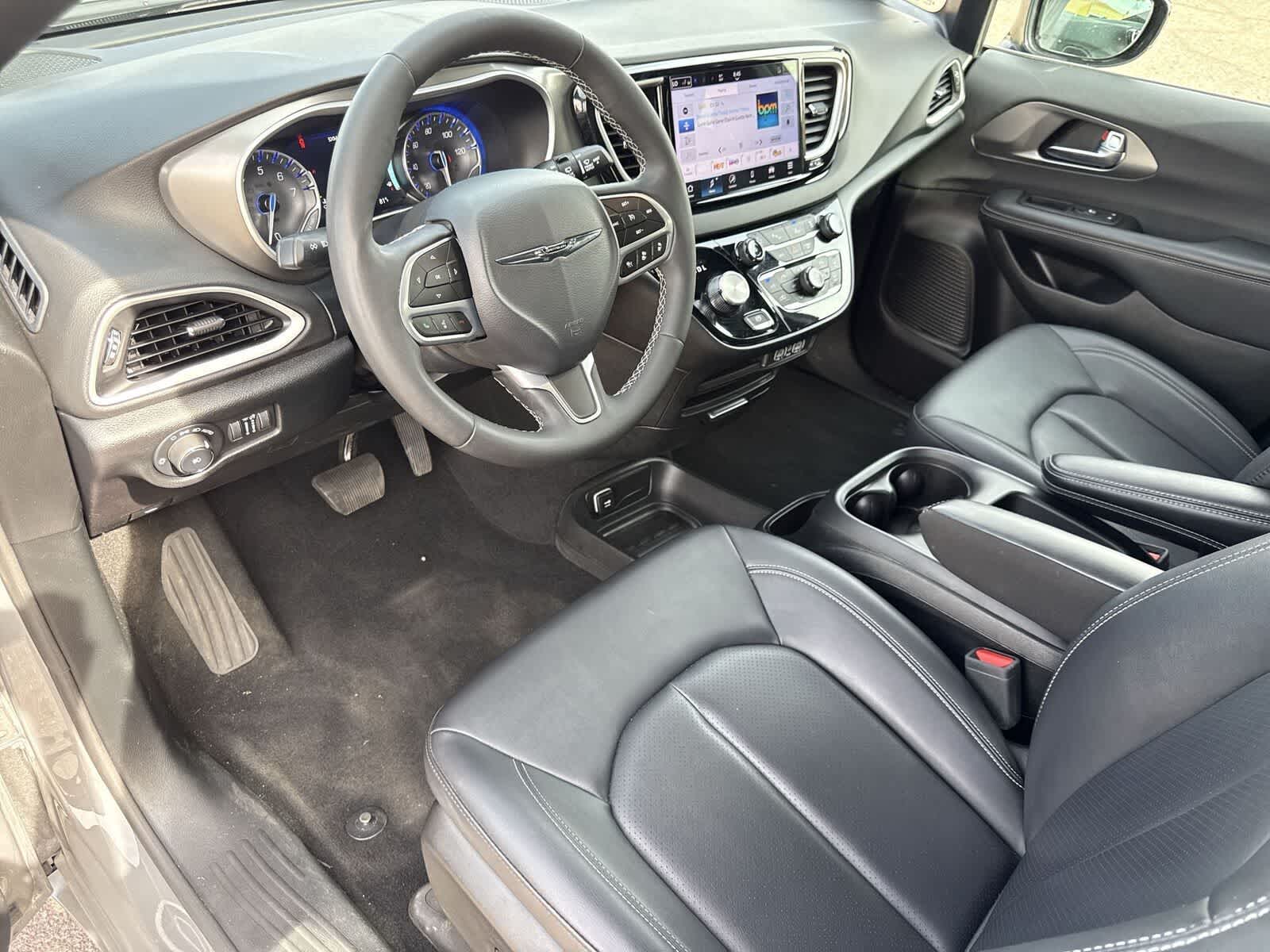 Chrysler Pacifica Select 2025