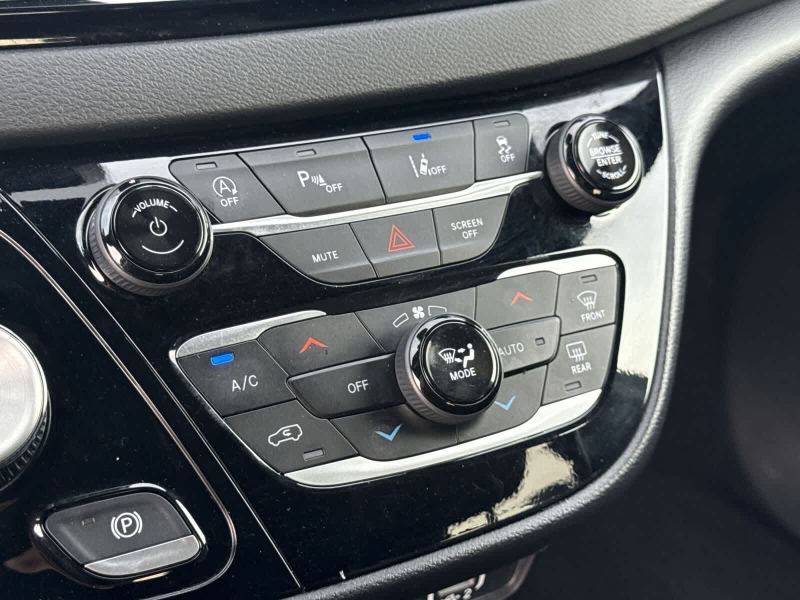 Chrysler Pacifica Select 2025