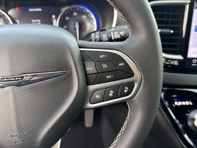 Chrysler Pacifica Select 2025