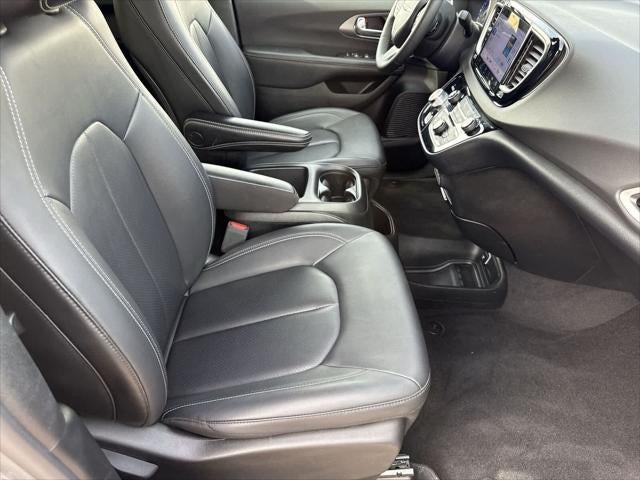 Chrysler Pacifica Select 2025