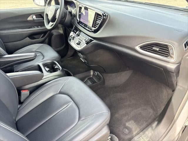 Chrysler Pacifica Select 2025