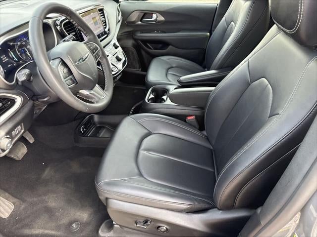 Chrysler Pacifica Select 2025