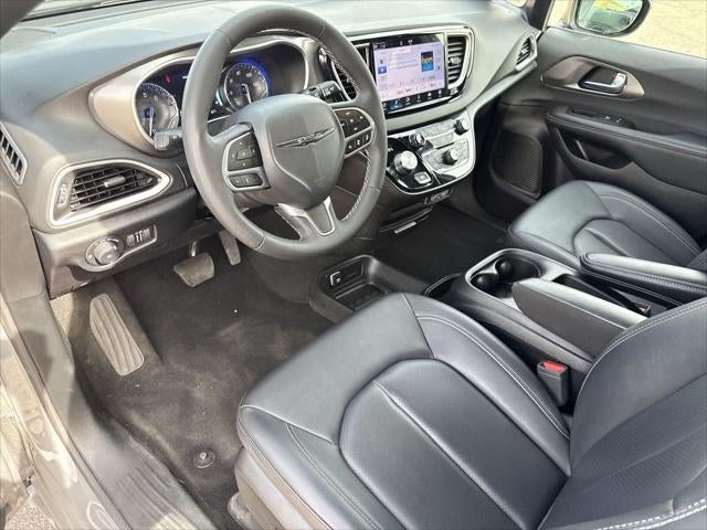 Chrysler Pacifica Select 2025