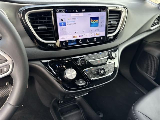 Chrysler Pacifica Select 2025