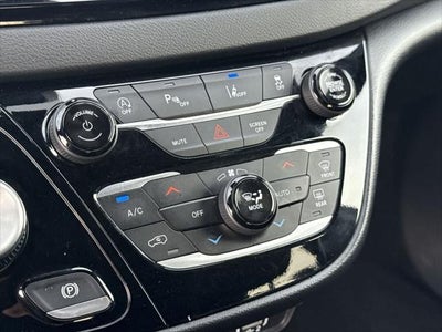 Chrysler Pacifica Select 2025