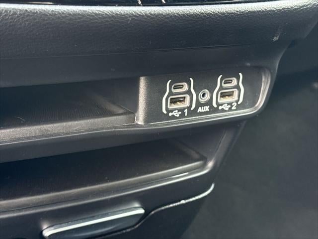 Chrysler Pacifica Select 2025