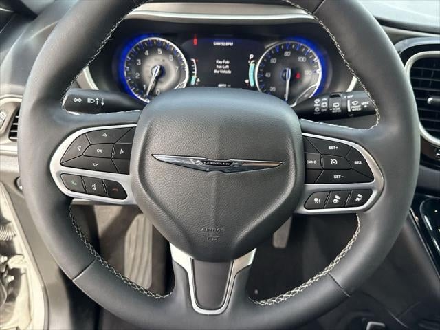 Chrysler Pacifica Select 2025