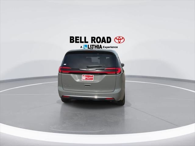 Chrysler Pacifica Select 2025