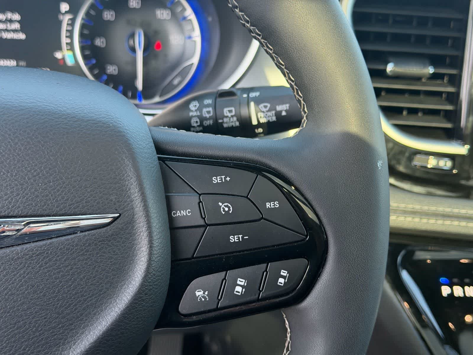 Chrysler Pacifica Limited 2025