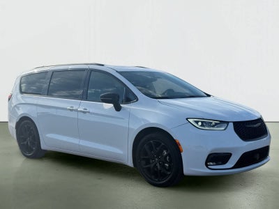 Chrysler Pacifica Limited 2025