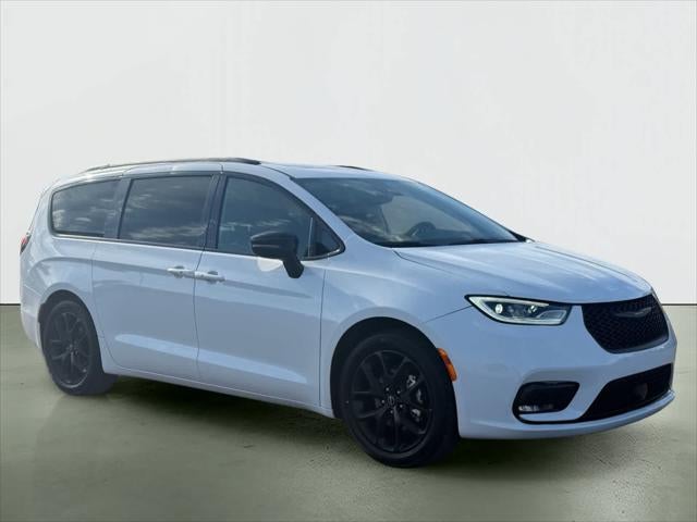 Chrysler Pacifica Limited 2025