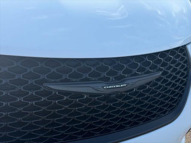 Chrysler Pacifica Limited 2025