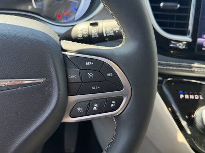 Chrysler Pacifica Hybrid Select 2024