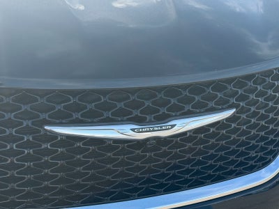 Chrysler Pacifica Hybrid Limited 2023