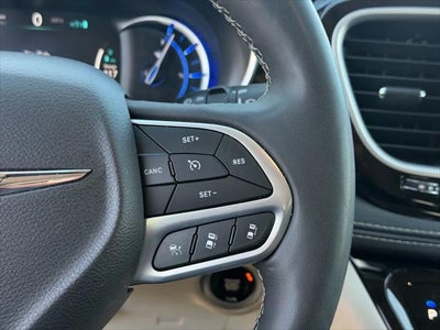 Chrysler Pacifica Hybrid Limited 2023