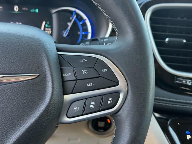 Chrysler Pacifica Hybrid Limited 2023