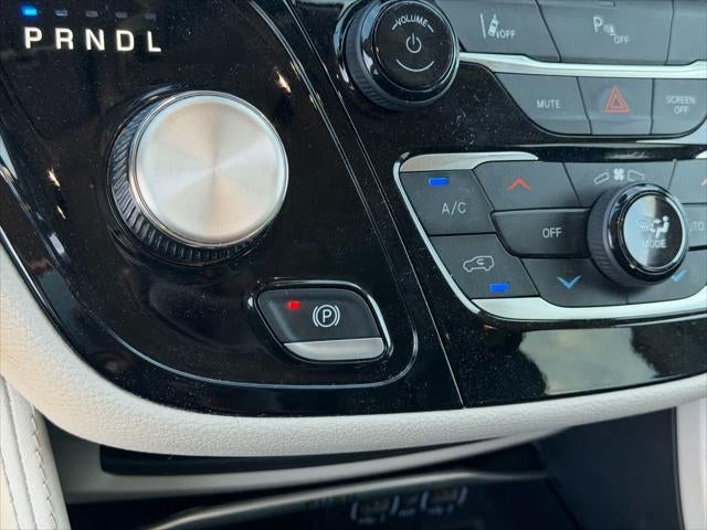 Chrysler Pacifica Hybrid Limited 2023