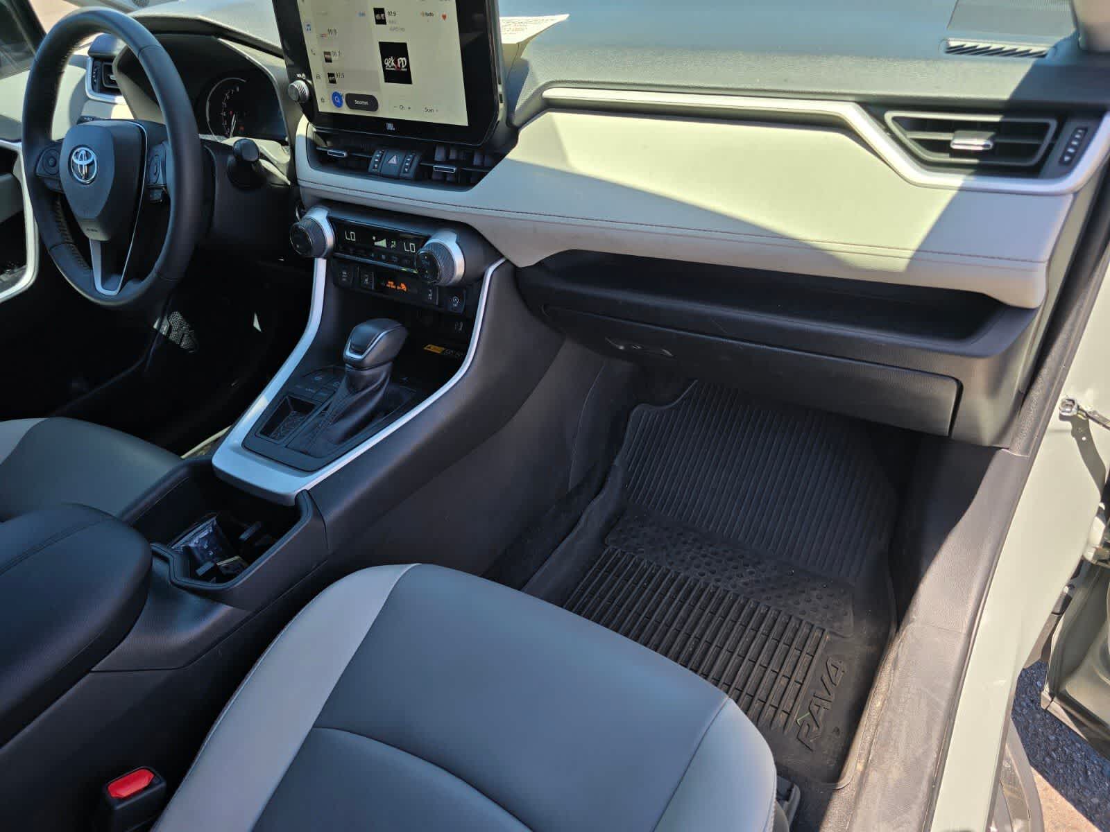 Toyota RAV4 XLE Premium 2023