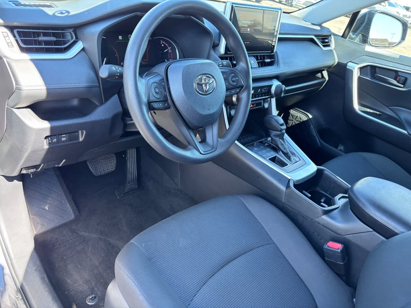 Toyota RAV4 LE 2024
