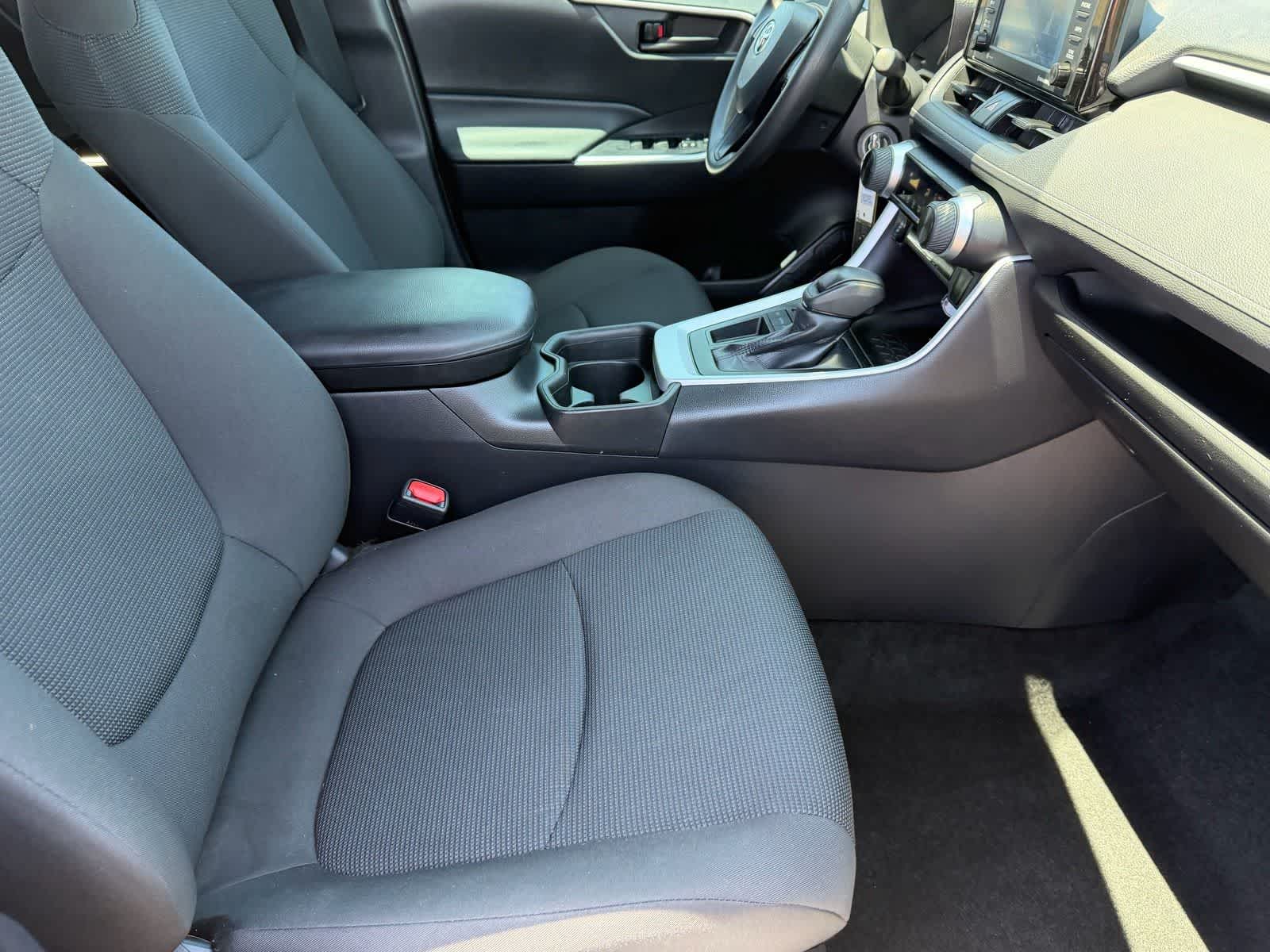 Toyota RAV4 LE 2021