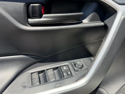 Toyota RAV4 LE 2021