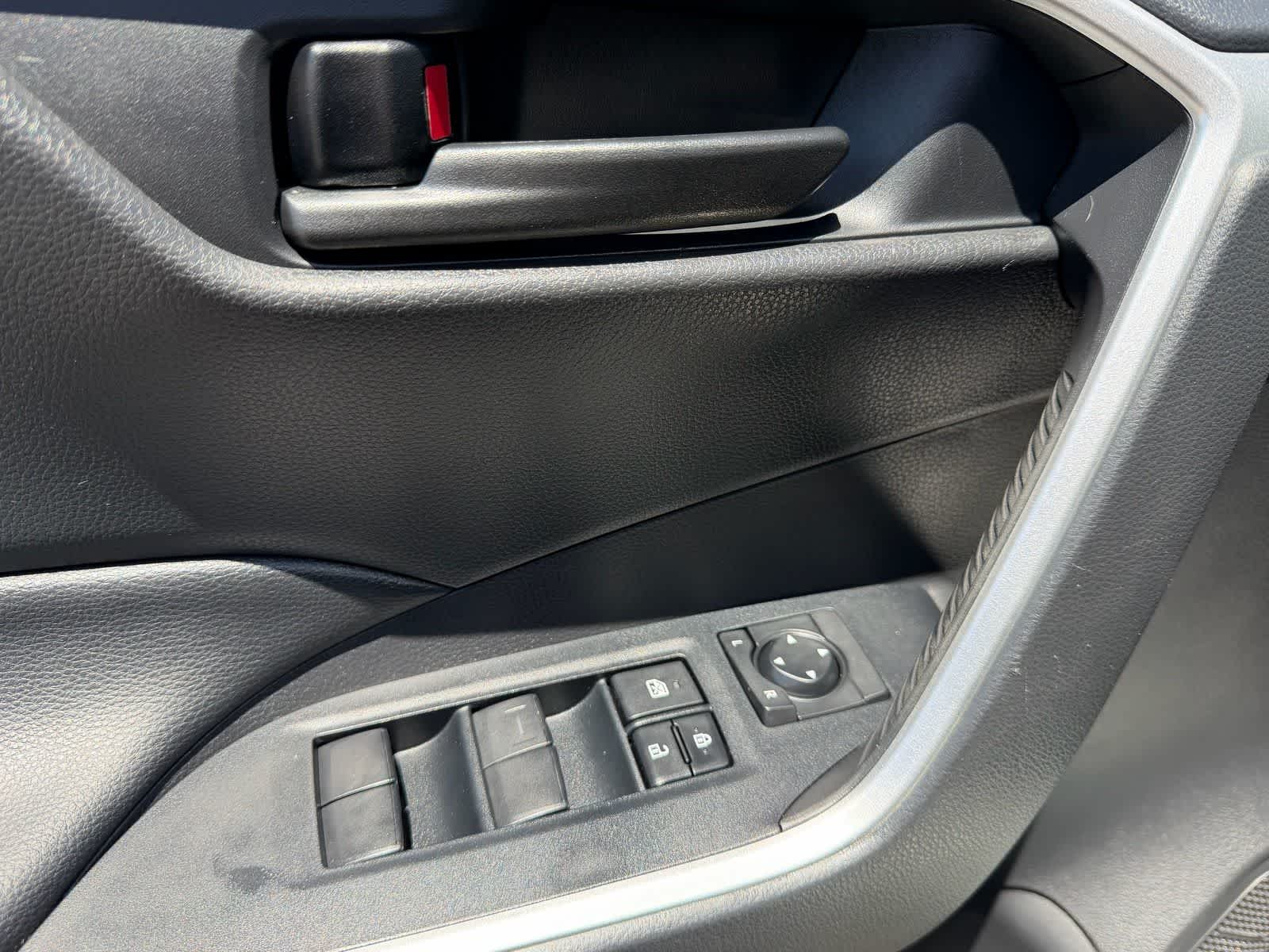 Toyota RAV4 LE 2021