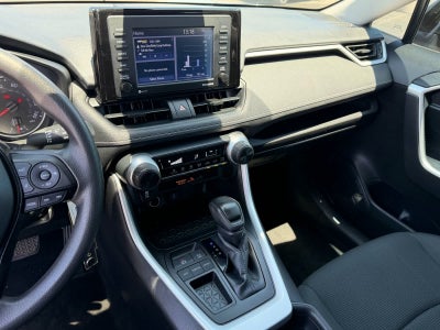 Toyota RAV4 LE 2021