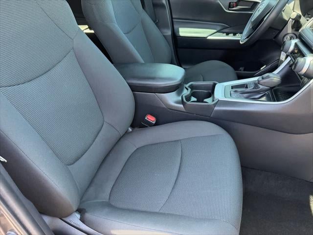 Toyota RAV4 LE 2021