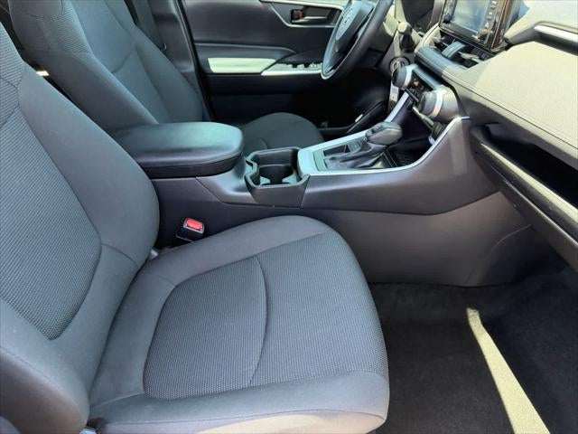 Toyota RAV4 LE 2021
