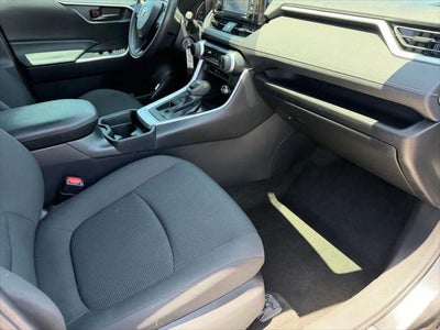 Toyota RAV4 LE 2021