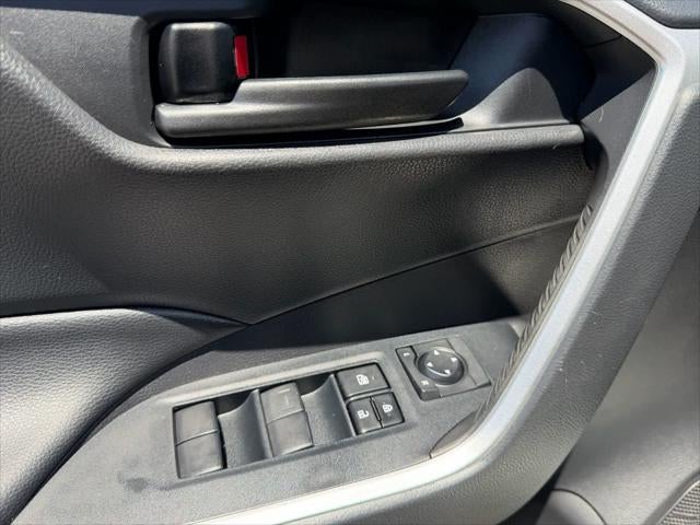 Toyota RAV4 LE 2021