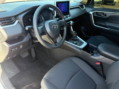 Toyota RAV4 Hybrid LE 2024