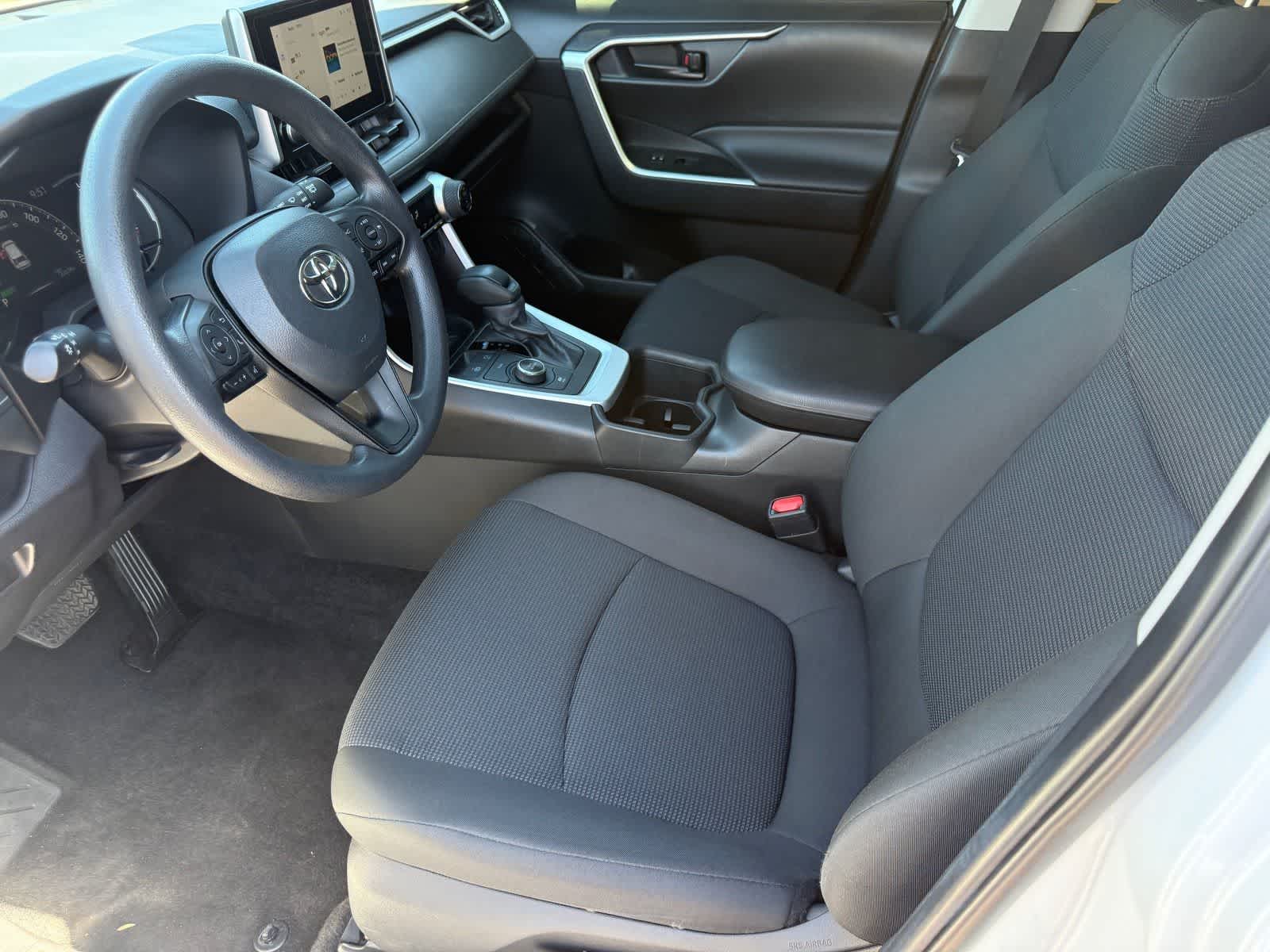 Toyota RAV4 Hybrid LE 2024