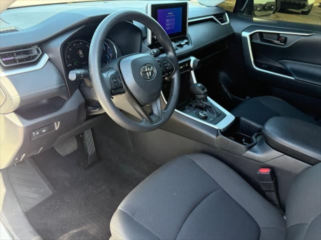 Toyota RAV4 Hybrid LE 2024