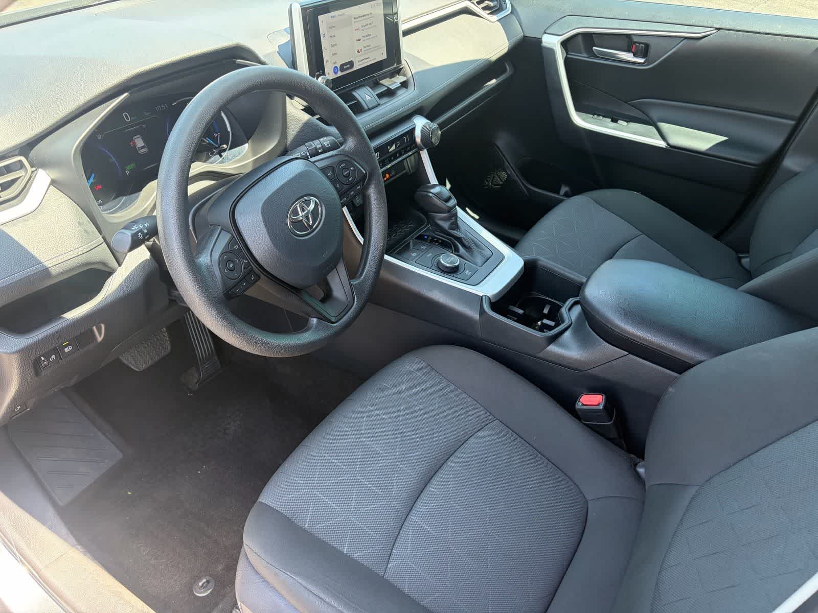 Toyota RAV4 Hybrid XLE 2024